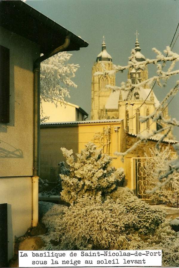 La basilique sous la neige au soleil levant