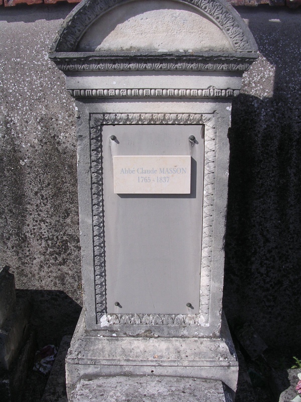 Tombe abbé Claude Masson 1765 1837 ancien cimetière